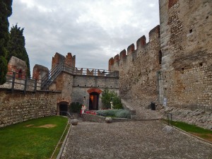 Malćezine zamak na jezeru Garda