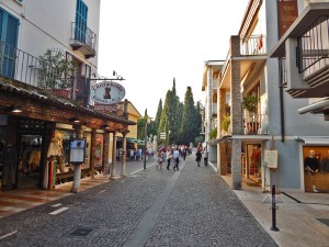 Mesto Sirmione na jezeru Garda u Italiji