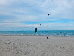 Kitesurfing na plaži Lido di Dante