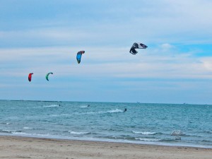 Kitesurfing na plaži Lido di Dante