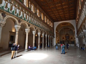 Unutrašnjost Nove bazilike Sant Apollinare u Raveni