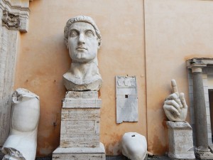 Glava kolosalne statue rimskog imperatora Konstantina
