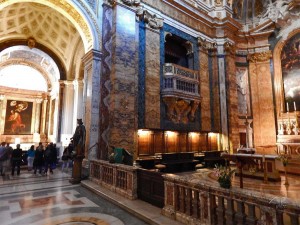 Unutrašnjost francuske crkve Svetog Luja u Rimu
