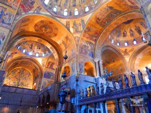Basilica of San Marco, breathtaking interior frescoes in gold