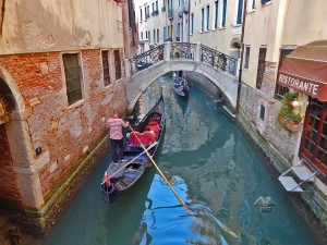 Venecijanske gondole i gondolieri