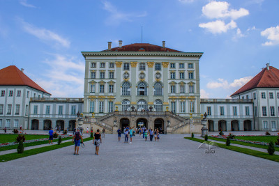 La facciata dell'amministrazione del palazzo bavarese