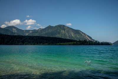 Lago Walchensee e le montagne
