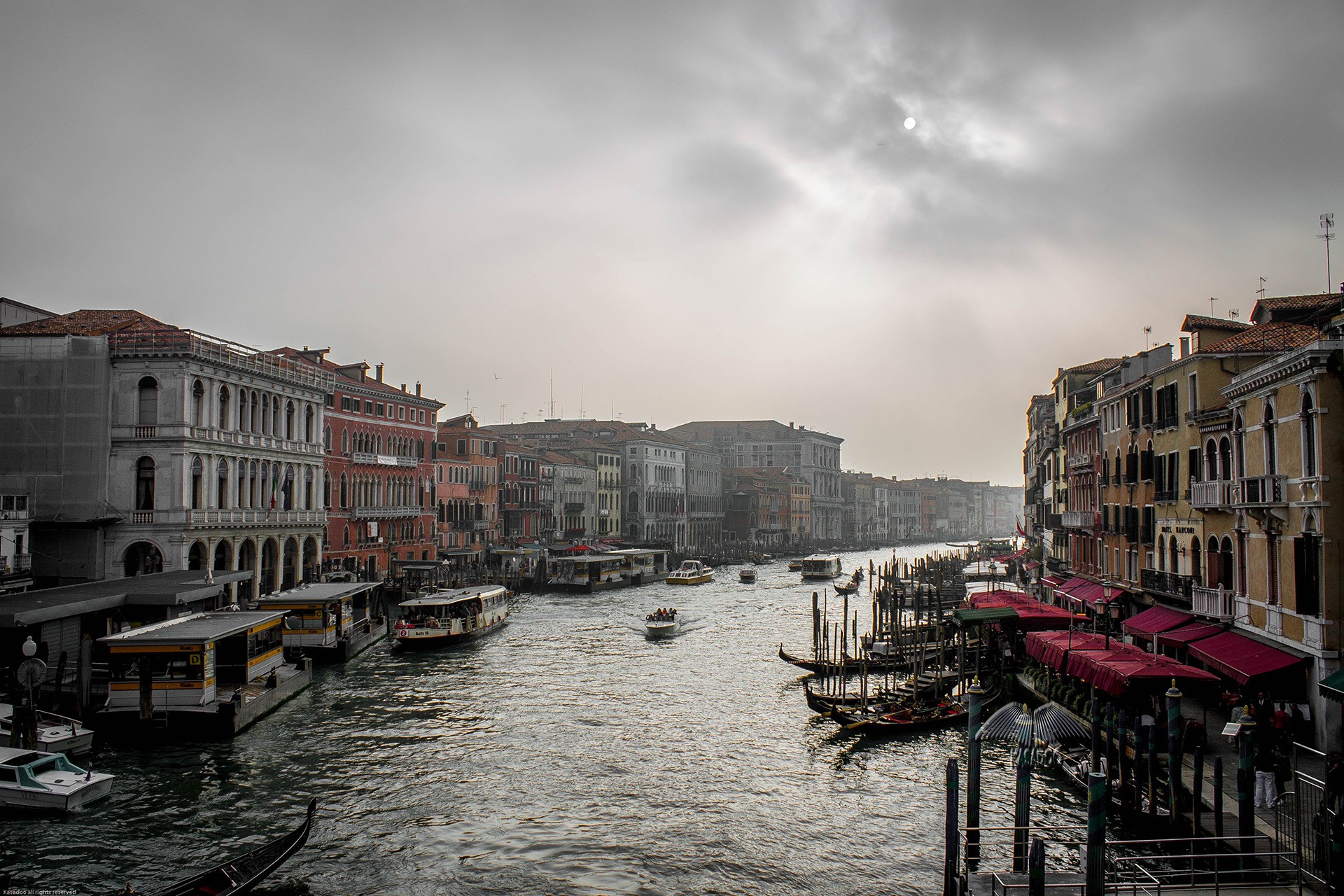 Beautiful palaces facing the Grand Canal