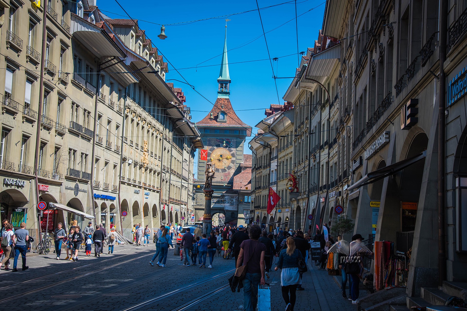 Bern-İsviçre’deki kalabalık sokaklar