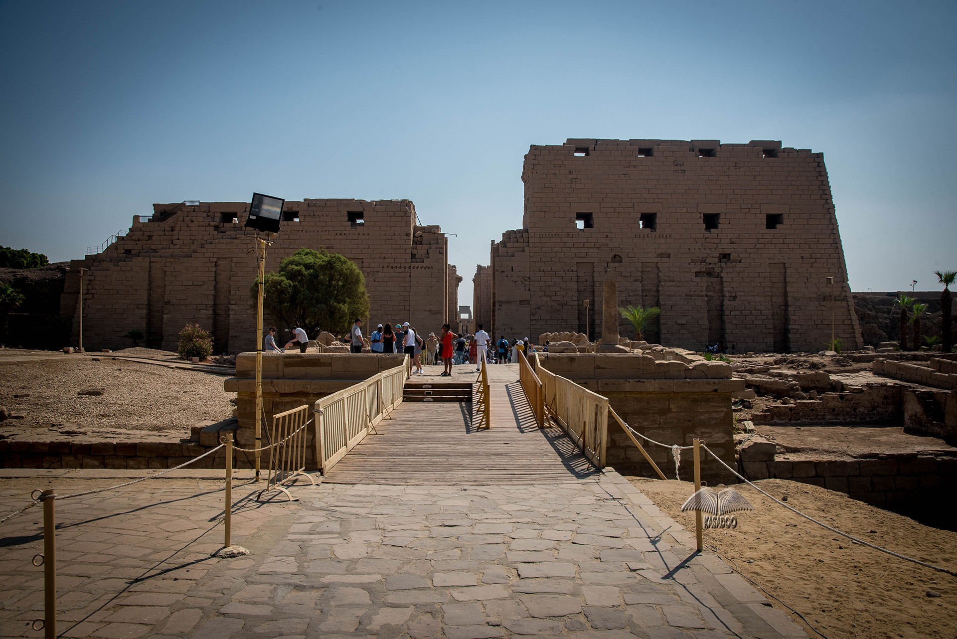 Karnak tapınağının giriş duvarları