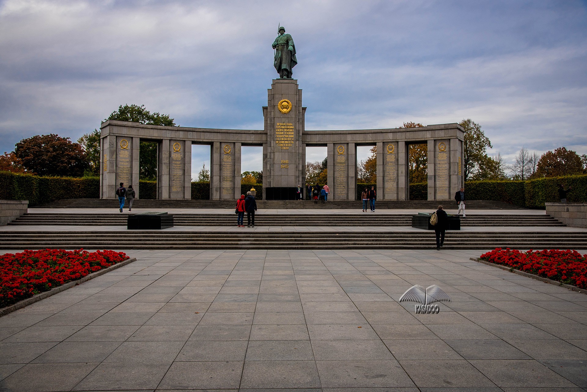 Berlin Tiergarten Sovyet Savaş Anıtı-Almanya
