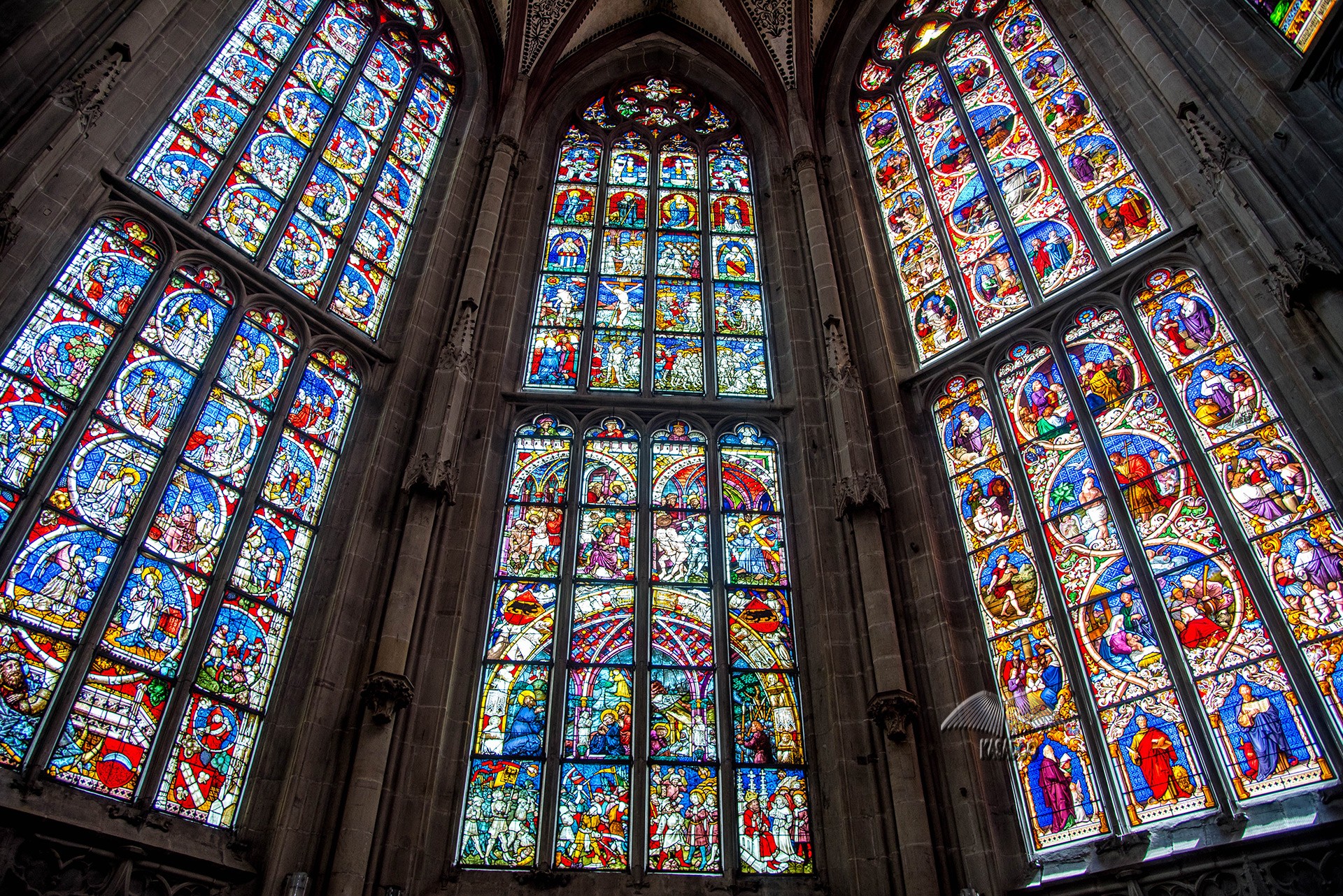 Stained-glass windows in the choir of the Bern Minster - KASADOO