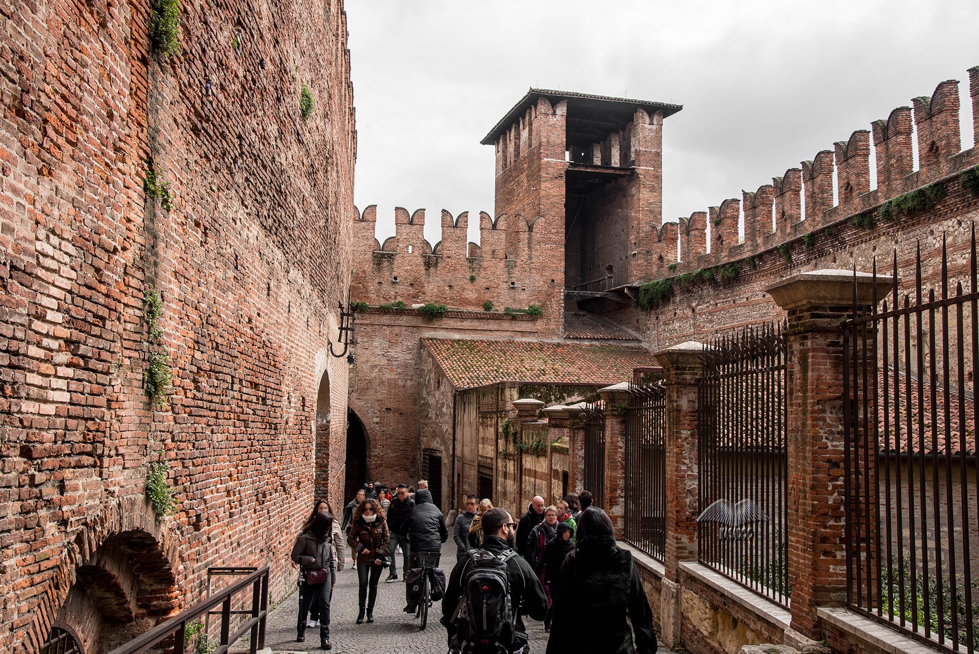 Pasaje cerrado al castillo