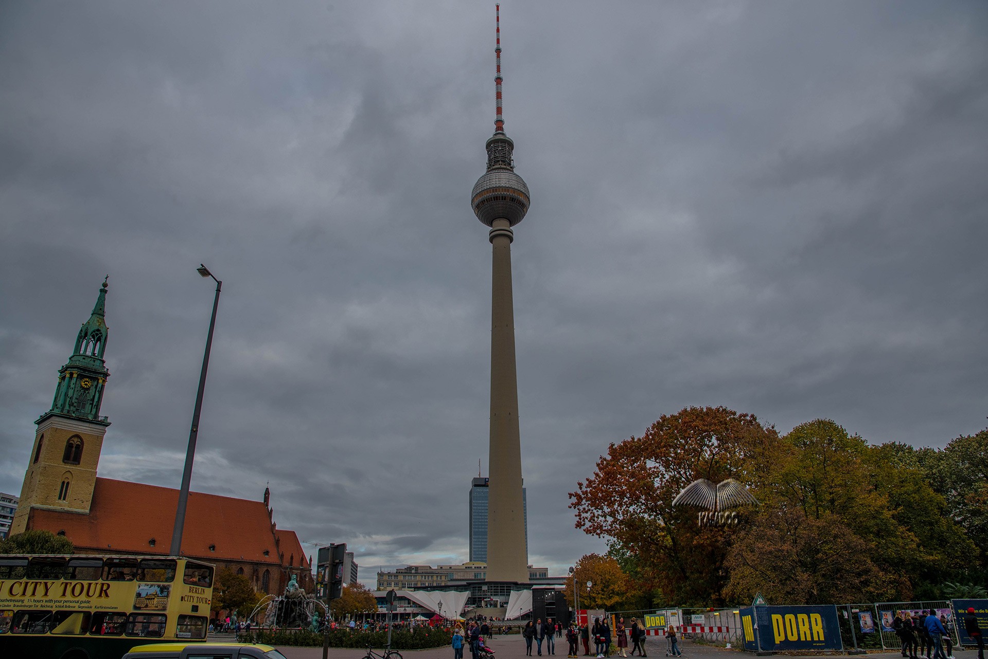  Pogled na Berlinski televizijski toranj ili Fernsehturm-Nemačka