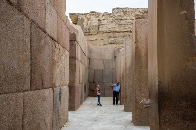 Muros de entrada antes de la Esfinge