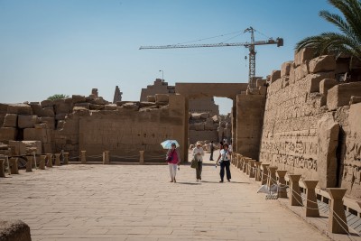 Vista interna del pilone del tempio Karnak