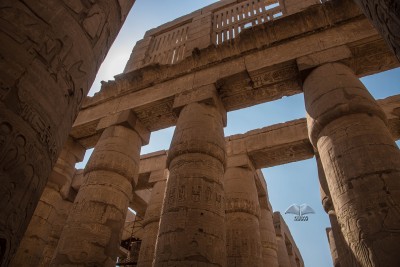 Gemalter Architrav im Karnak-Tempel