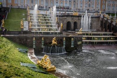 Stagione delle fontane di Peterhof