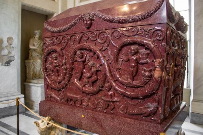 Красный саркофаг Константины