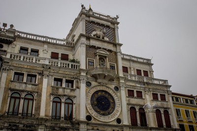 Sat Svetog Marka na kuli na trgu Svetog Marka u Veneciji-Italija