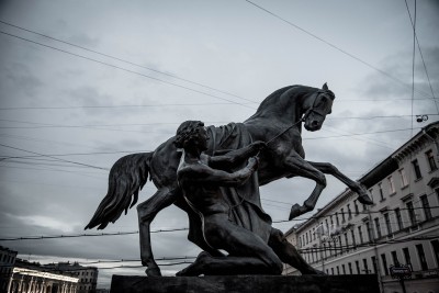 Estatua de caballo Tamers