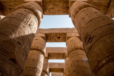 Las grandes columnas en el Templo de Karnak
