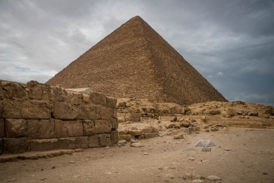 Pogled na veliku piramidu u Gizi